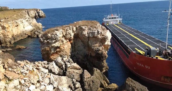 The Black Sea in Bulgaria is polluted with nitrogen (fertilizers) after a cargo ship from Panama crashed on the rocky shore of the Yailata Protected Area above the city of Varna.